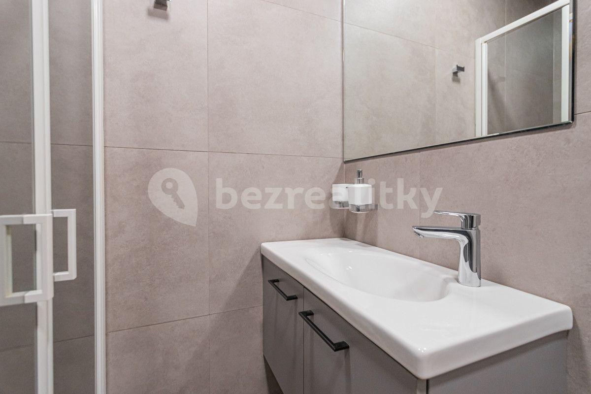 Pronájem bytu 1+kk 25 m², Stroupežnického, Praha, Praha