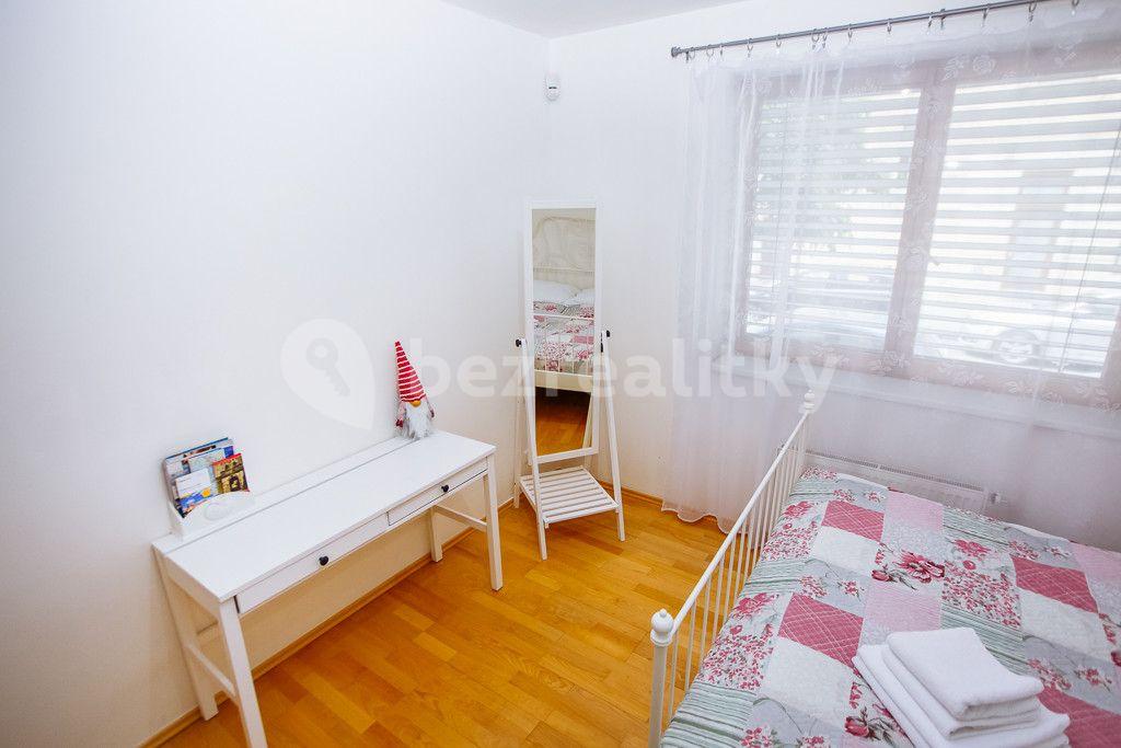 Pronájem bytu 2+1 60 m², Lublaňská, Praha, Praha