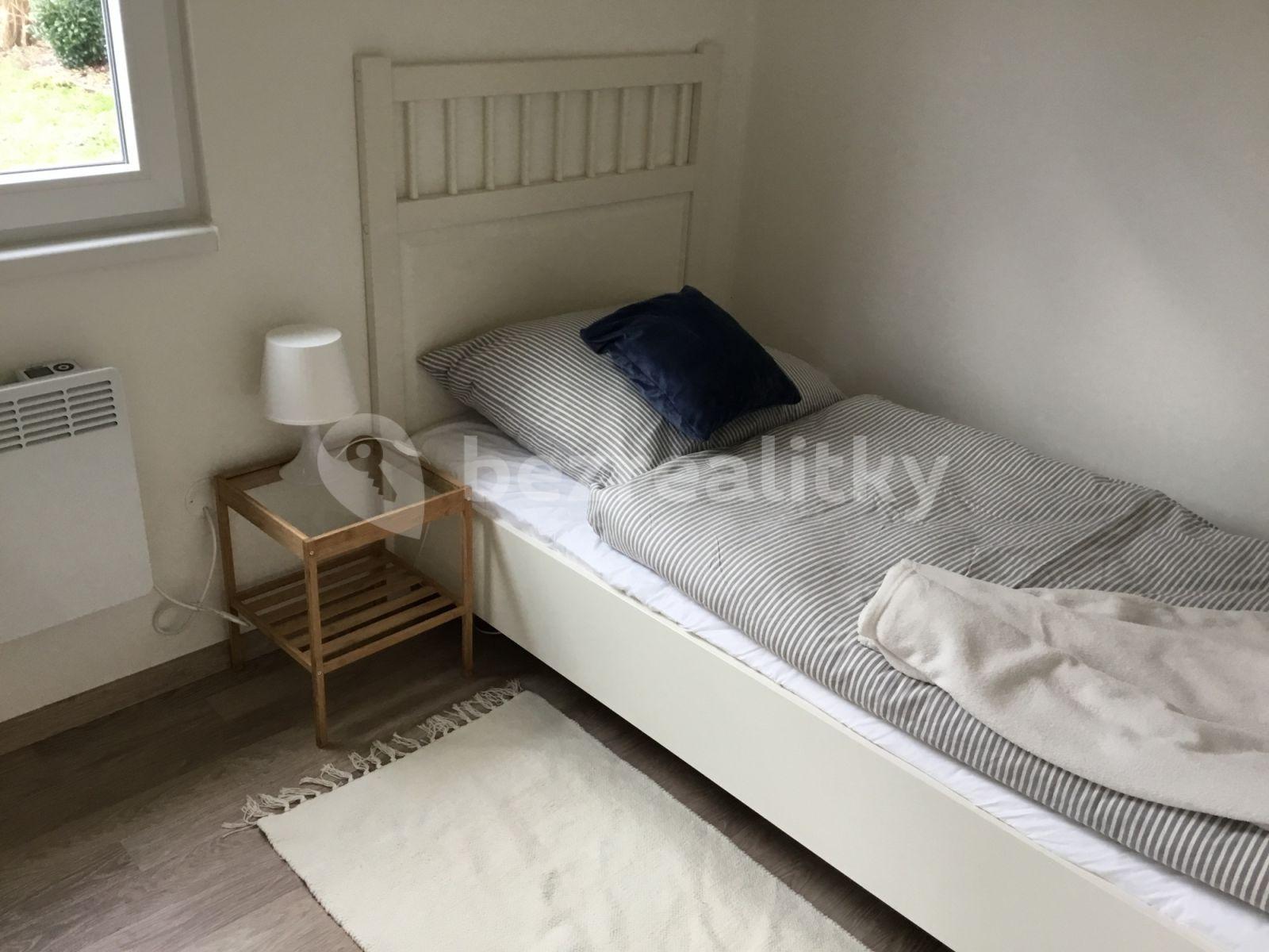 Pronájem bytu 3+kk 48 m², V Cestách, Šestajovice, Středočeský kraj