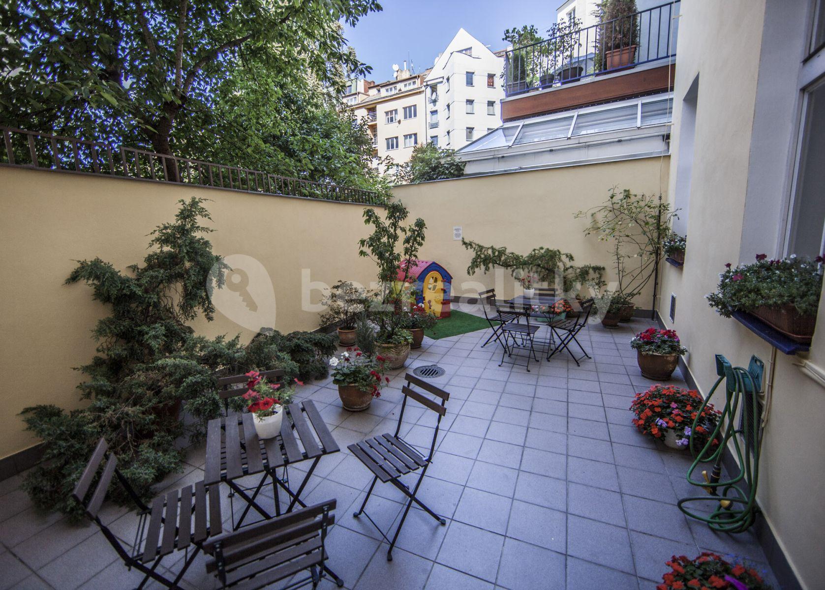 Pronájem bytu 1+kk 27 m², Americká, Praha, Praha