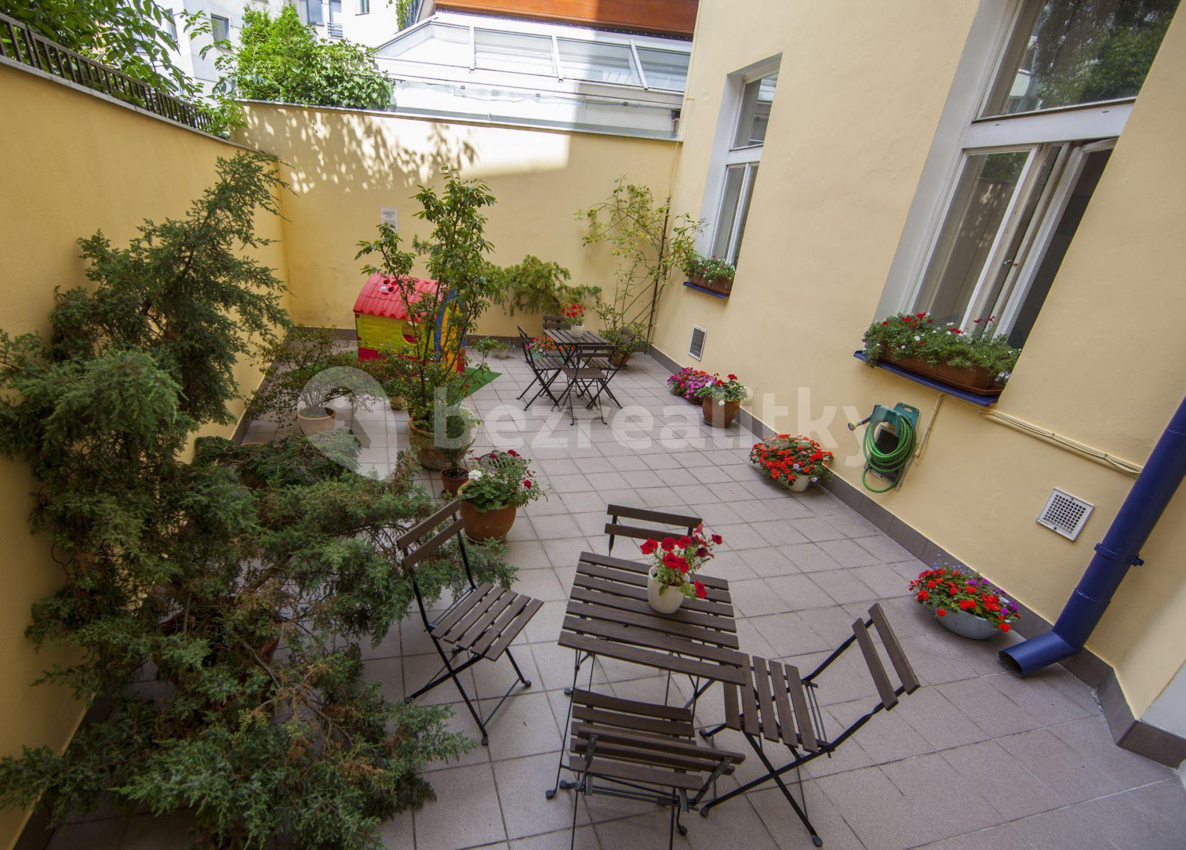 Pronájem bytu 3+1 72 m², Americká, Praha, Praha