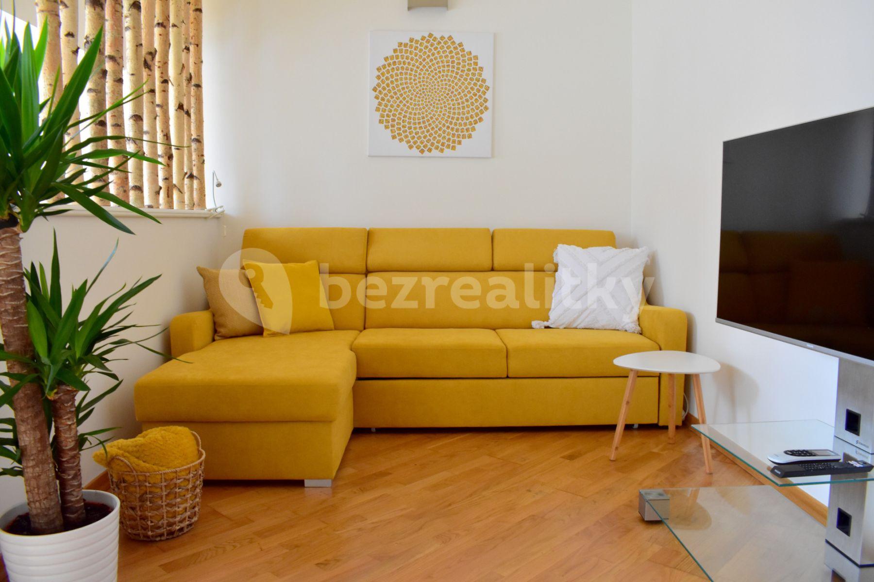 Pronájem bytu 1+1 60 m², Staropramenná, Praha, Praha