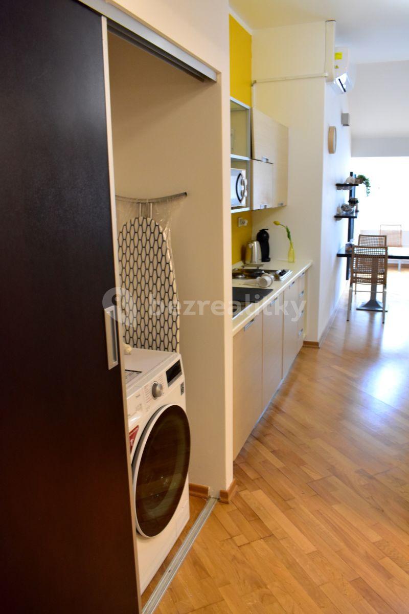 Pronájem bytu 1+1 60 m², Staropramenná, Praha, Praha