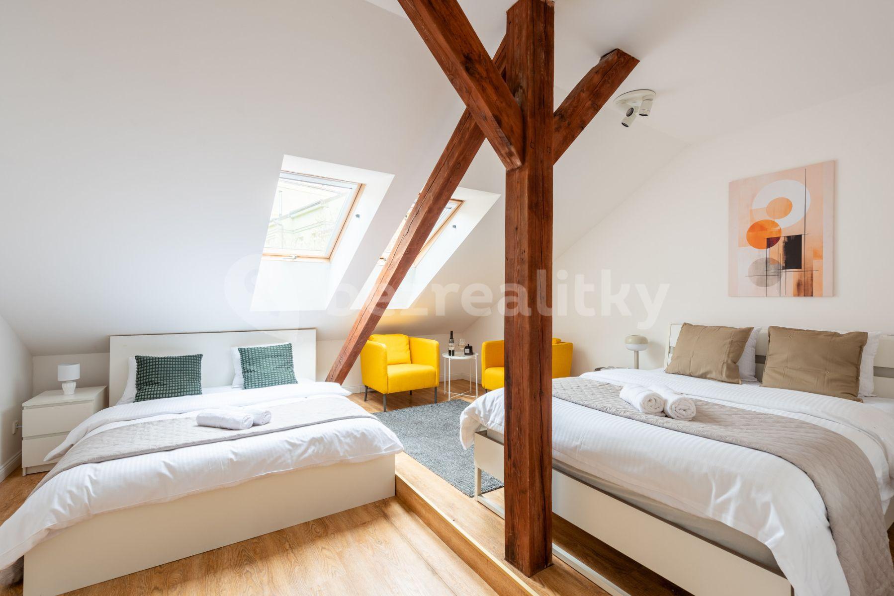 Pronájem bytu 3+1 75 m², Plzeňská, Praha, Praha