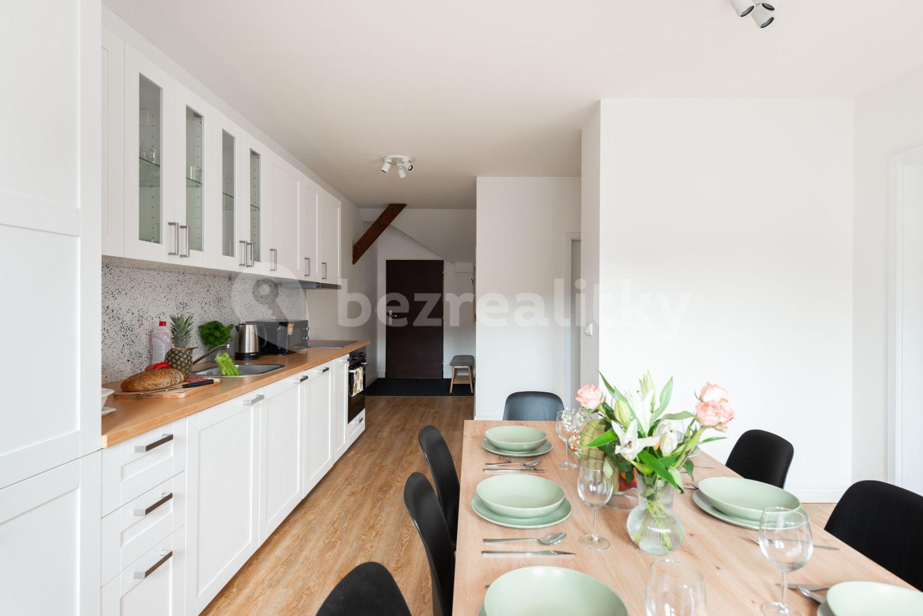 Pronájem bytu 3+1 75 m², Plzeňská, Praha, Praha