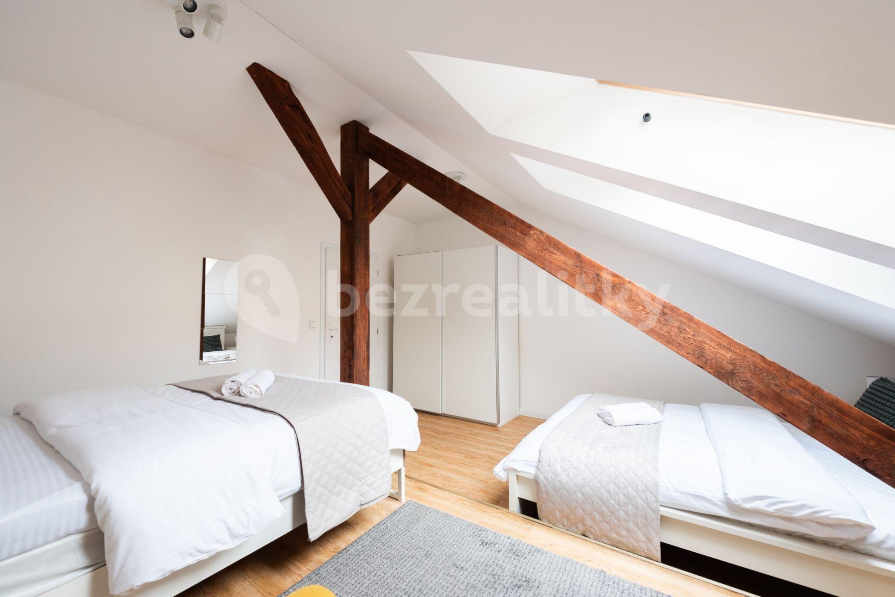 Pronájem bytu 3+1 75 m², Plzeňská, Praha, Praha