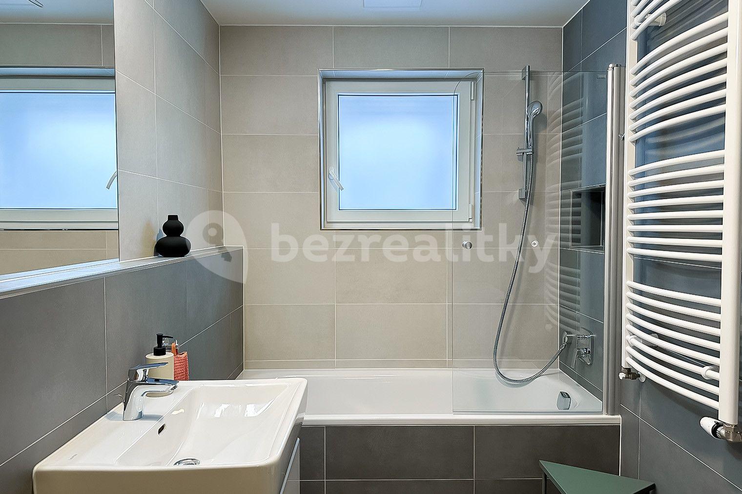 Pronájem bytu 2+1 63 m², U Pergamenky, Praha, Praha