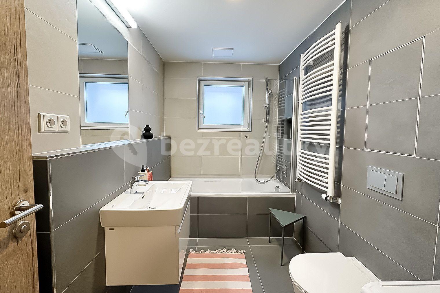 Pronájem bytu 2+1 63 m², U Pergamenky, Praha, Praha