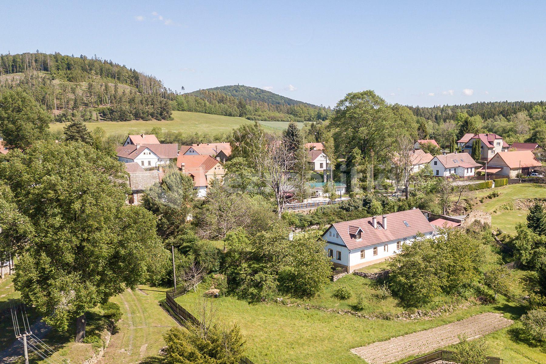 Prodej domu 200 m², pozemek 2.006 m², Býkovice, Louňovice pod Blaníkem, Středočeský kraj