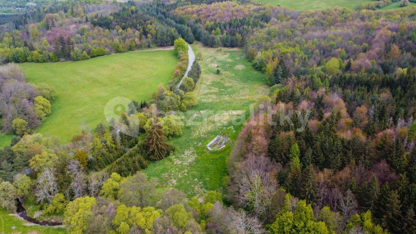 Prodej pozemku 3.586 m², Velenov, Jihomoravský kraj
