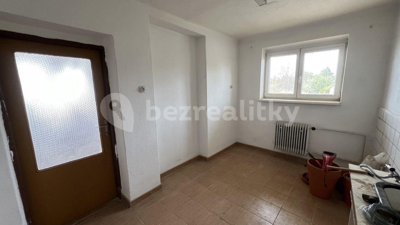 Prodej domu 220 m², pozemek 1.926 m², Chorušice, Středočeský kraj