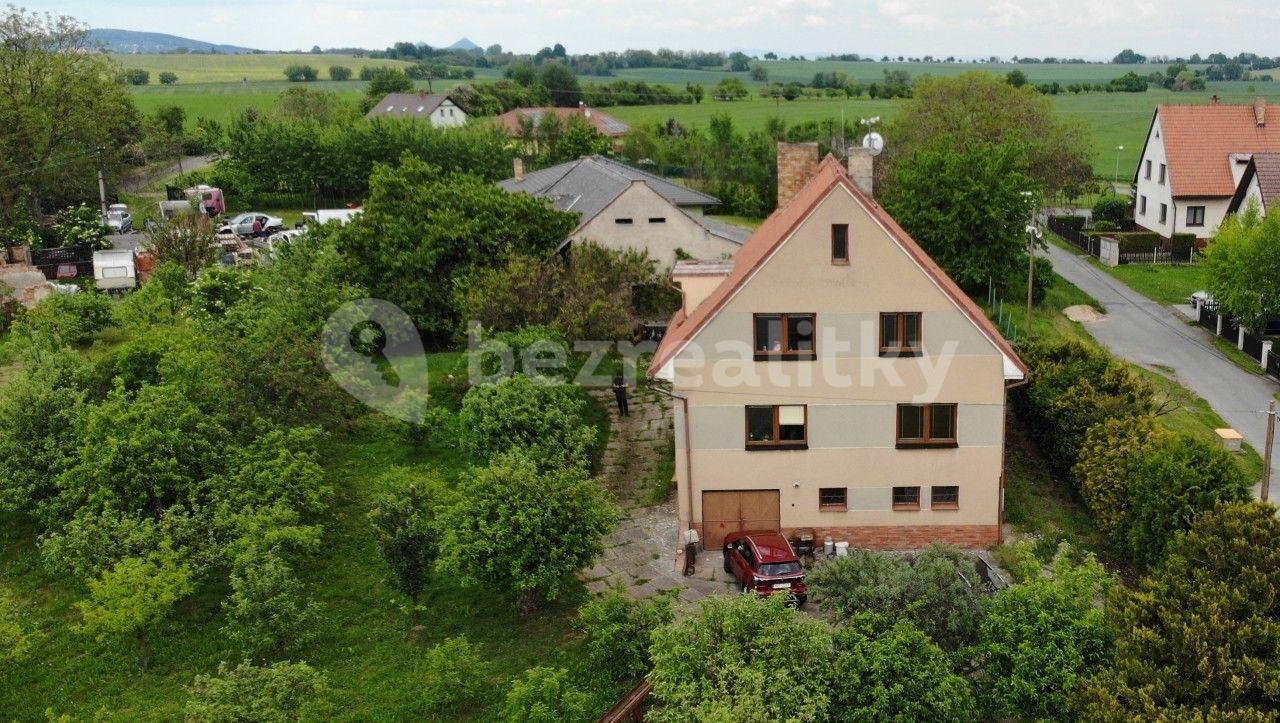 Prodej domu 220 m², pozemek 1.926 m², Chorušice, Středočeský kraj