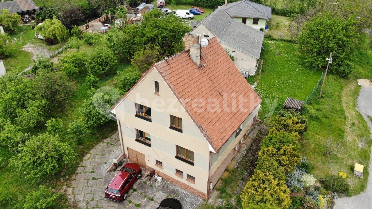 Prodej domu 220 m², pozemek 1.926 m², Chorušice, Středočeský kraj