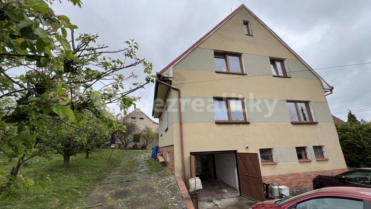 Prodej domu 220 m², pozemek 1.926 m², Chorušice, Středočeský kraj