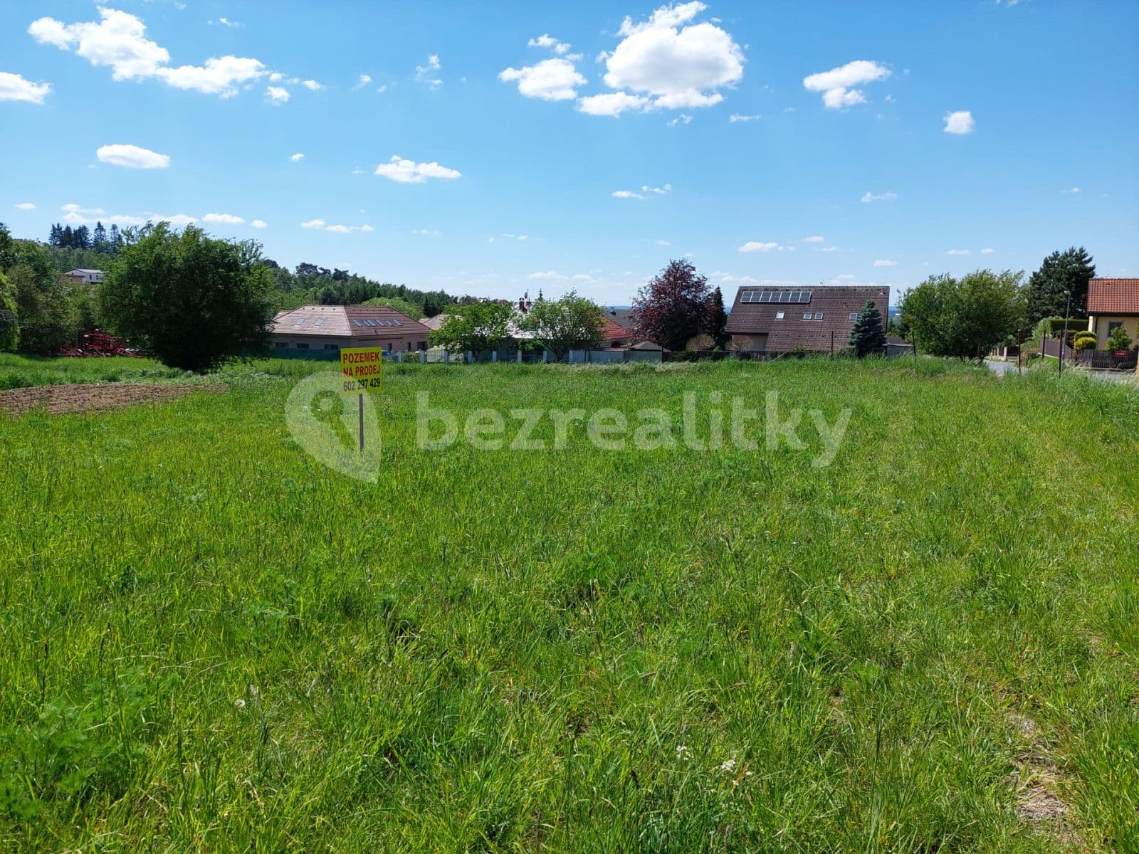 Prodej pozemku 1.077 m², Dolnojirčanská, Jesenice, Středočeský kraj