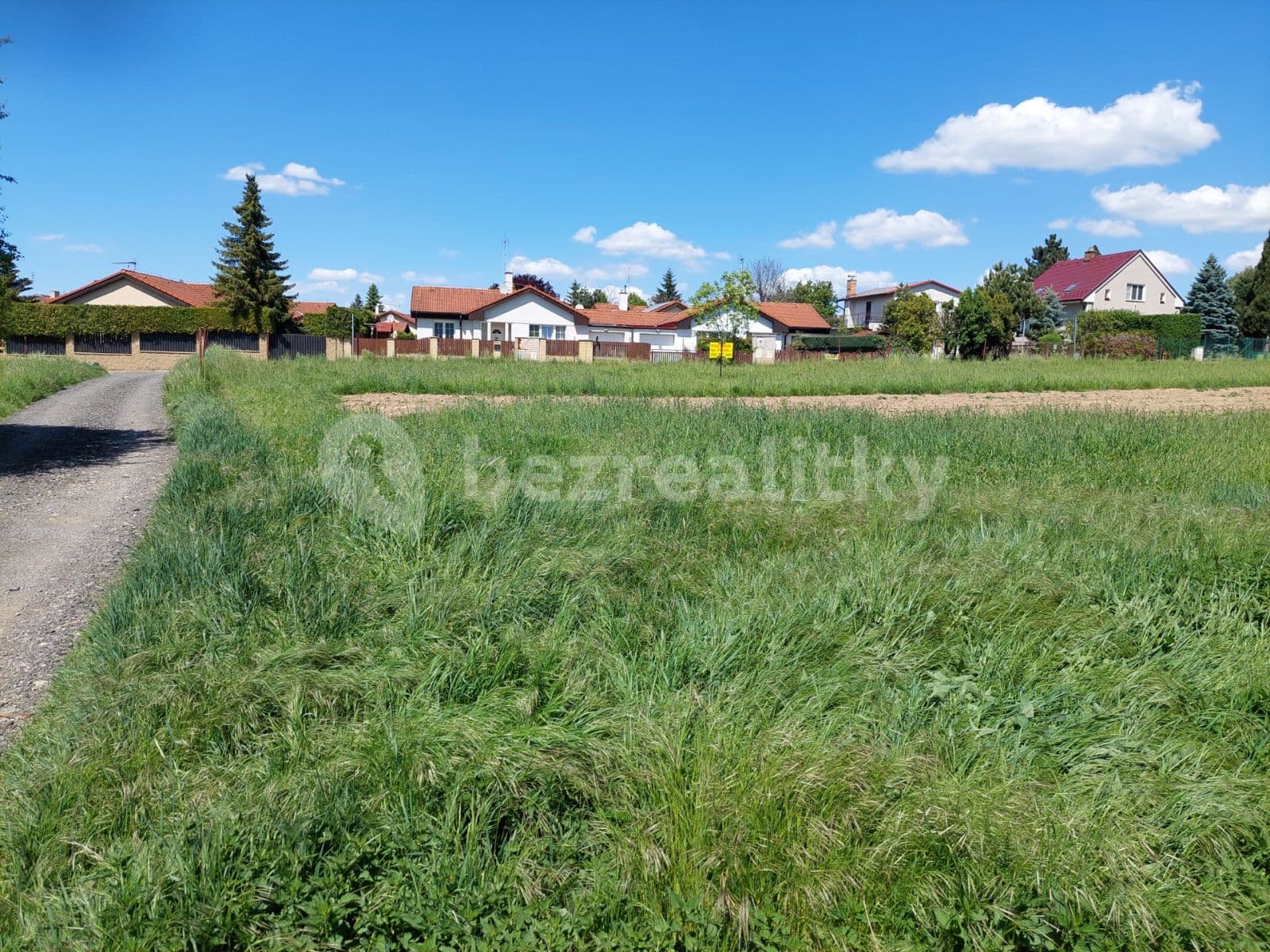 Prodej pozemku 1.077 m², Dolnojirčanská, Jesenice, Středočeský kraj