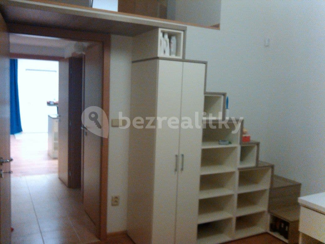 Pronájem bytu 2+1 38 m², Cyprichova, Rača, Bratislavský kraj
