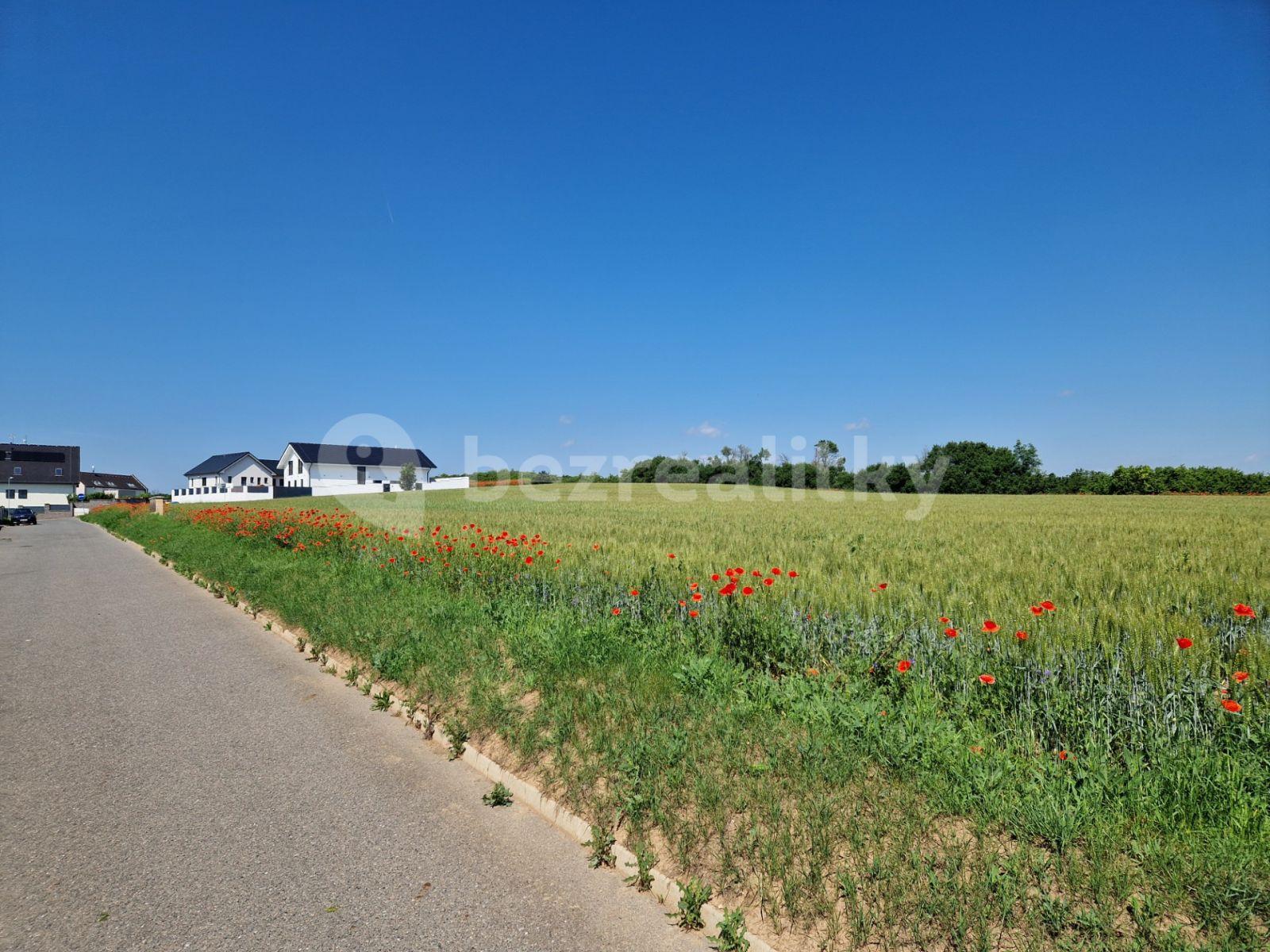 Prodej pozemku 1.087 m², Chýnice, Středočeský kraj