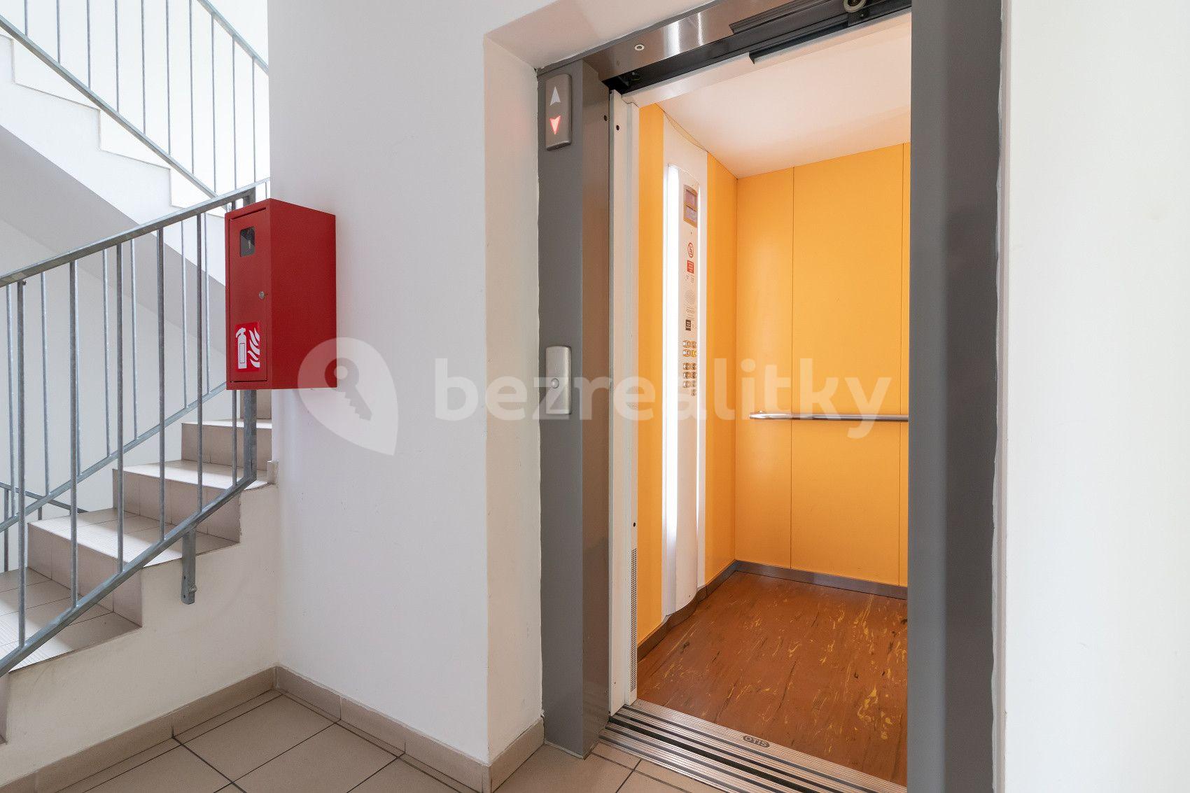 Pronájem bytu 2+1 40 m², U Michelského mlýna, Praha, Praha