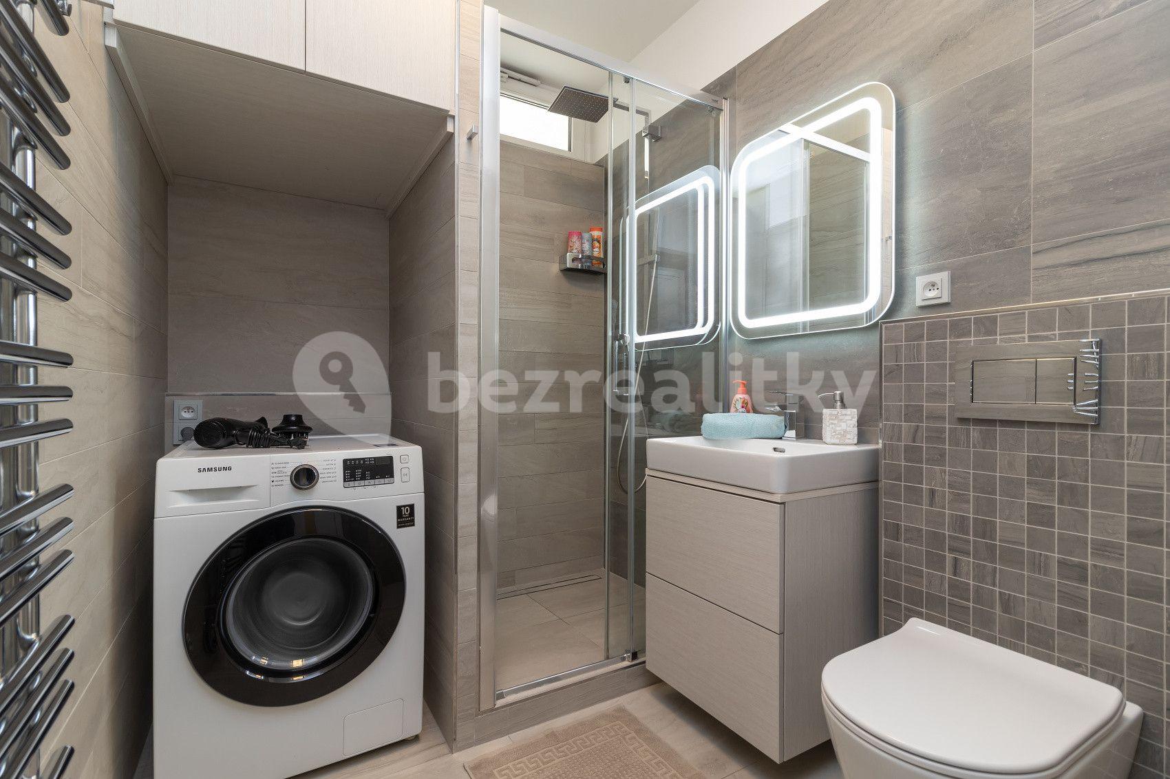 Pronájem bytu 2+1 40 m², U Michelského mlýna, Praha, Praha