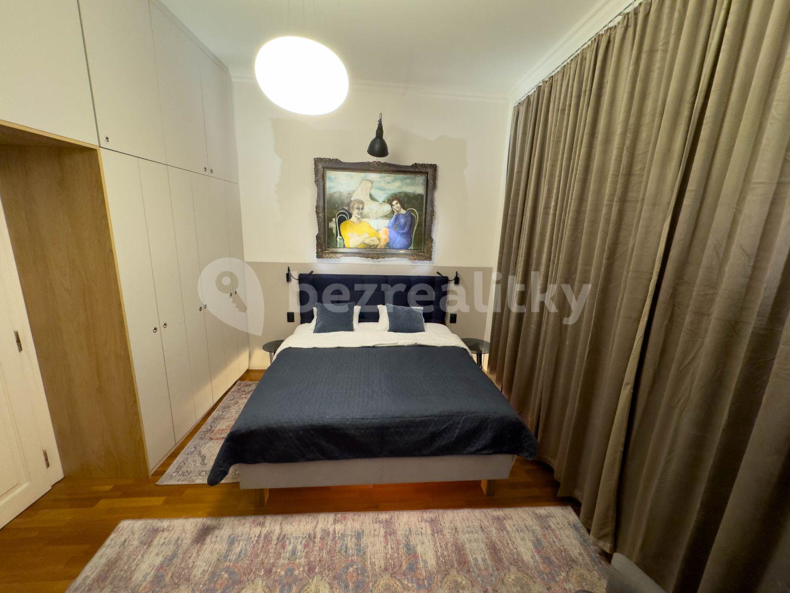 Pronájem bytu 2+1 40 m², Mostecká, Praha, Praha