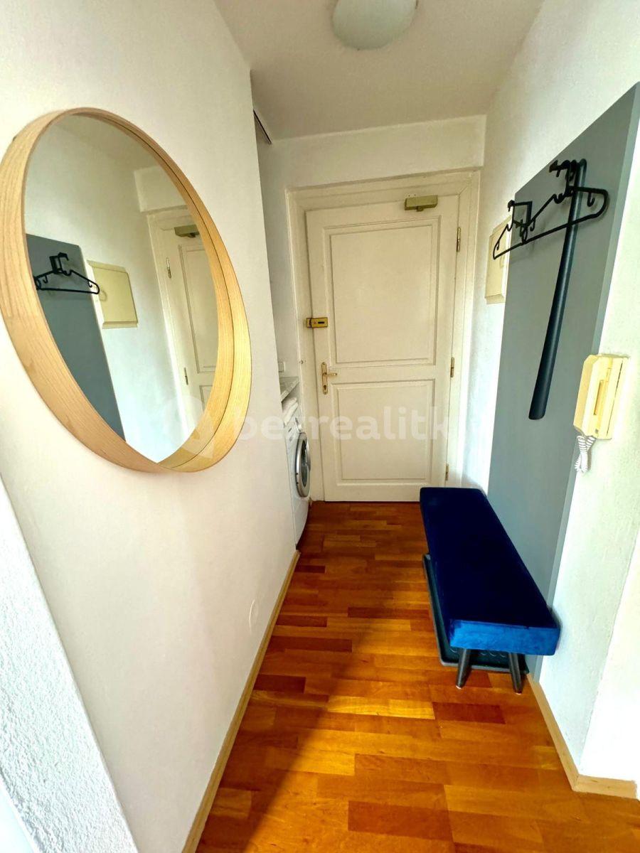 Pronájem bytu 2+1 40 m², Mostecká, Praha, Praha