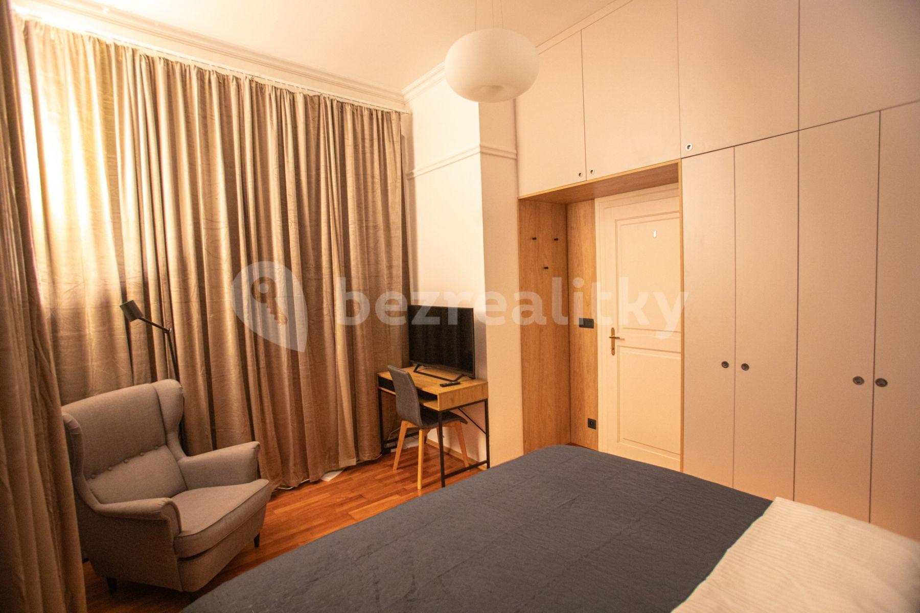 Pronájem bytu 2+1 40 m², Mostecká, Praha, Praha