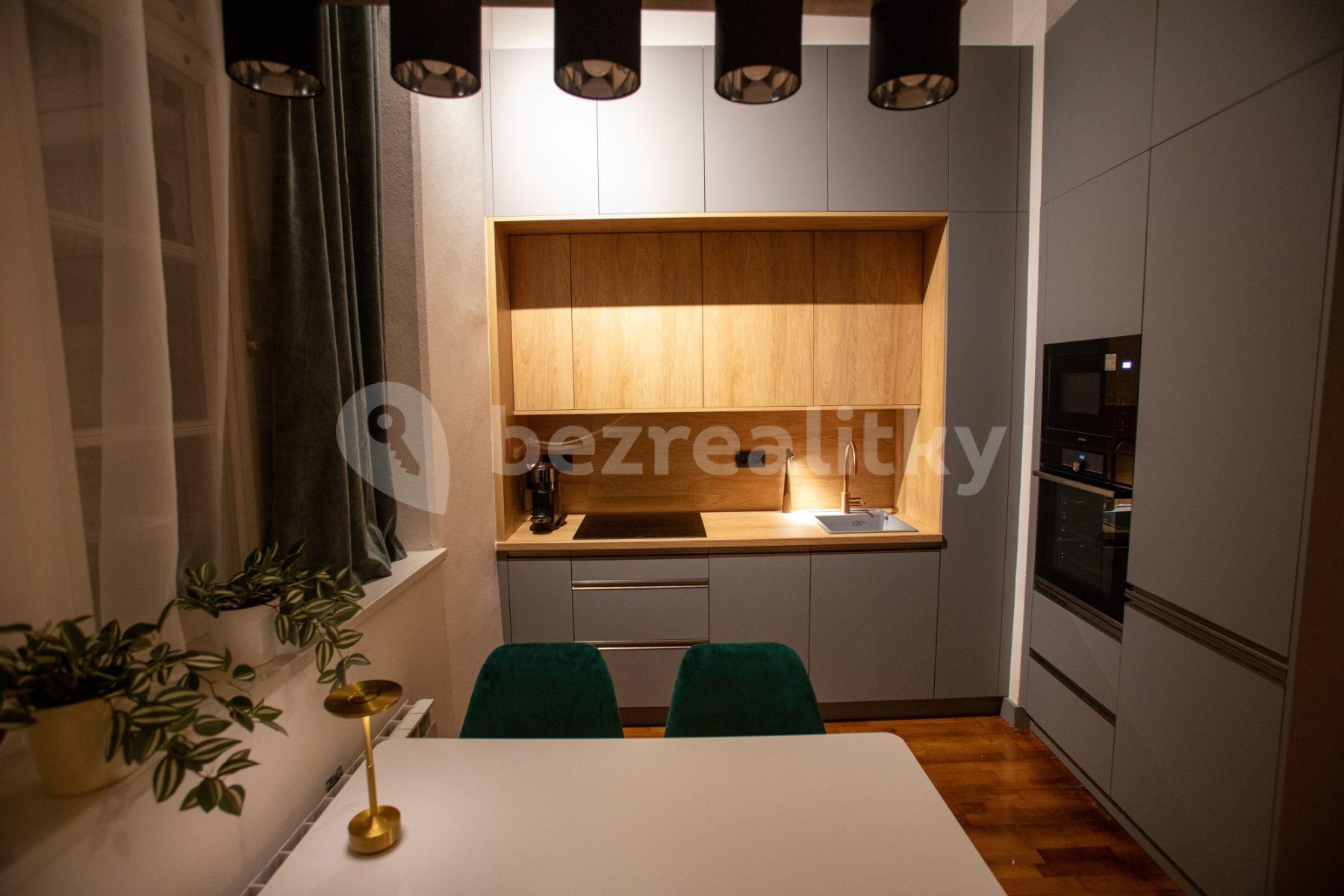 Pronájem bytu 2+1 40 m², Mostecká, Praha, Praha