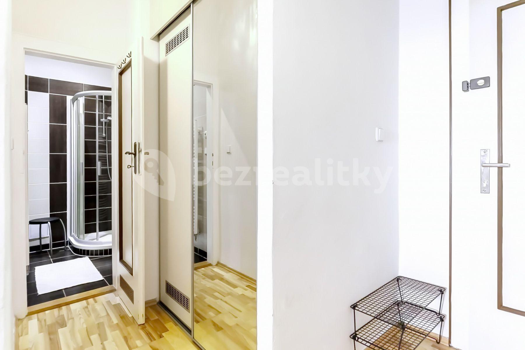 Pronájem bytu 2+1 50 m², U Obecního dvora, Praha, Praha