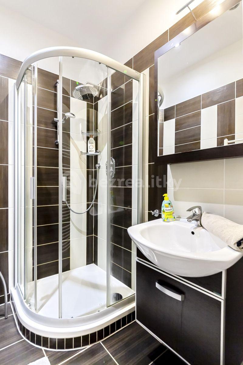 Pronájem bytu 2+1 50 m², U Obecního dvora, Praha, Praha