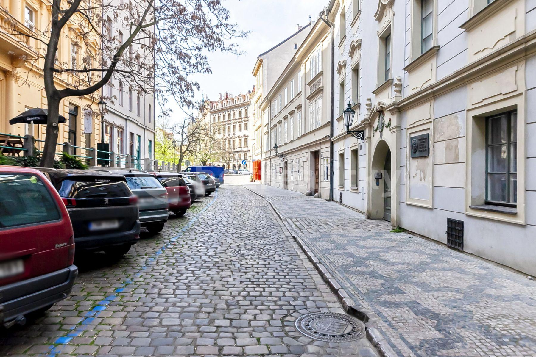 Pronájem bytu 2+1 50 m², U Obecního dvora, Praha, Praha