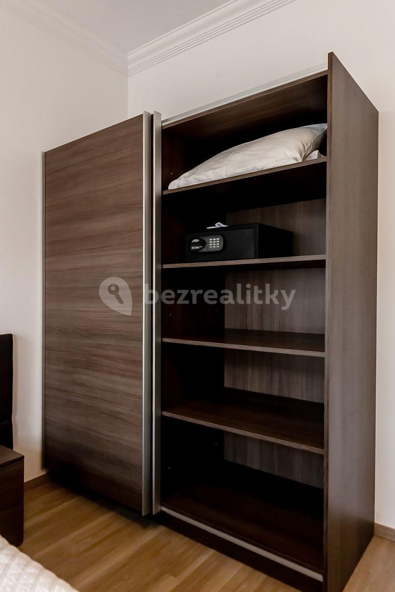 Pronájem bytu 1+kk 30 m², Legerova, Praha, Praha