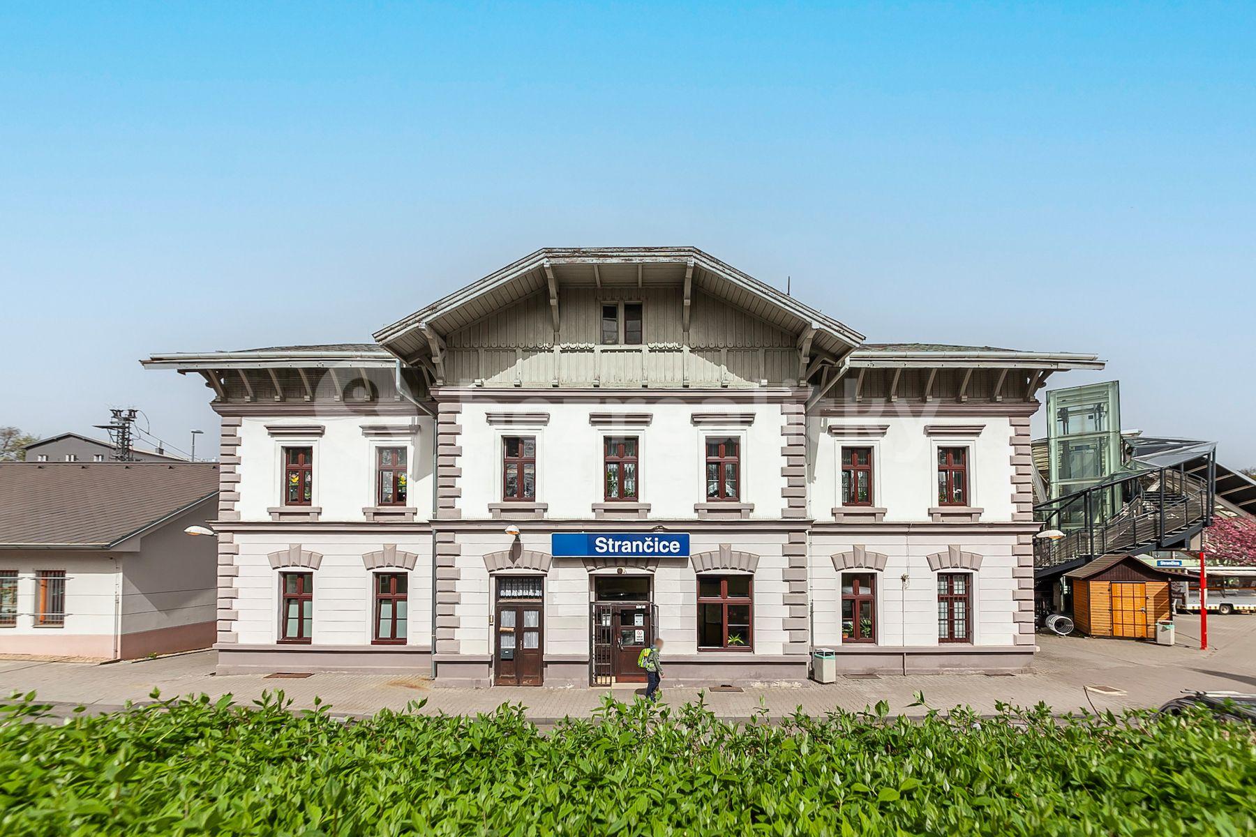 Prodej pozemku 1.108 m², U Trati, Všestary, Středočeský kraj