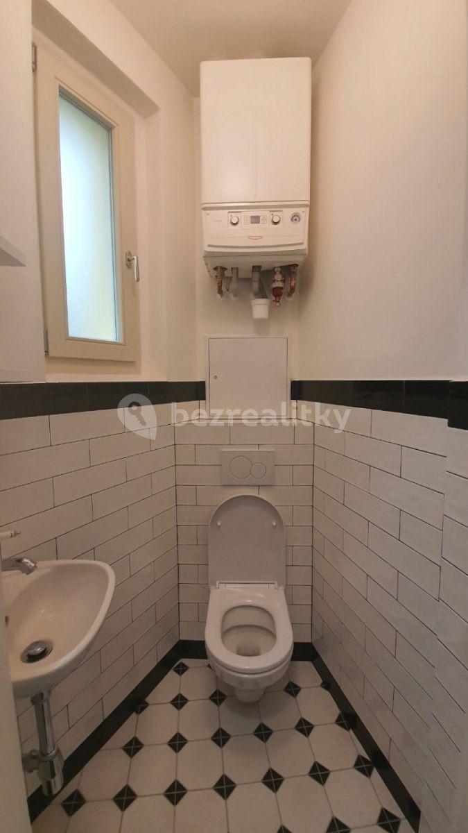 Pronájem bytu 1+kk 25 m², Lípová, Praha, Praha