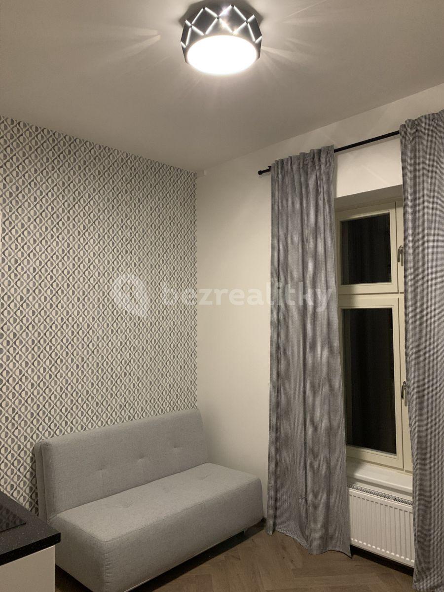 Pronájem bytu 1+kk 25 m², Lípová, Praha, Praha