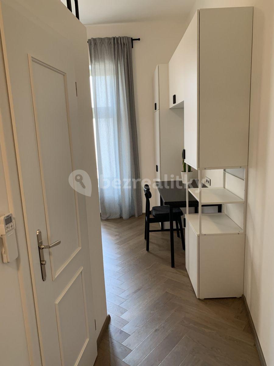 Pronájem bytu 1+kk 25 m², Lípová, Praha, Praha