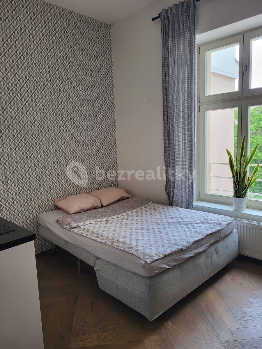 Pronájem bytu 1+kk 25 m², Lípová, Praha, Praha