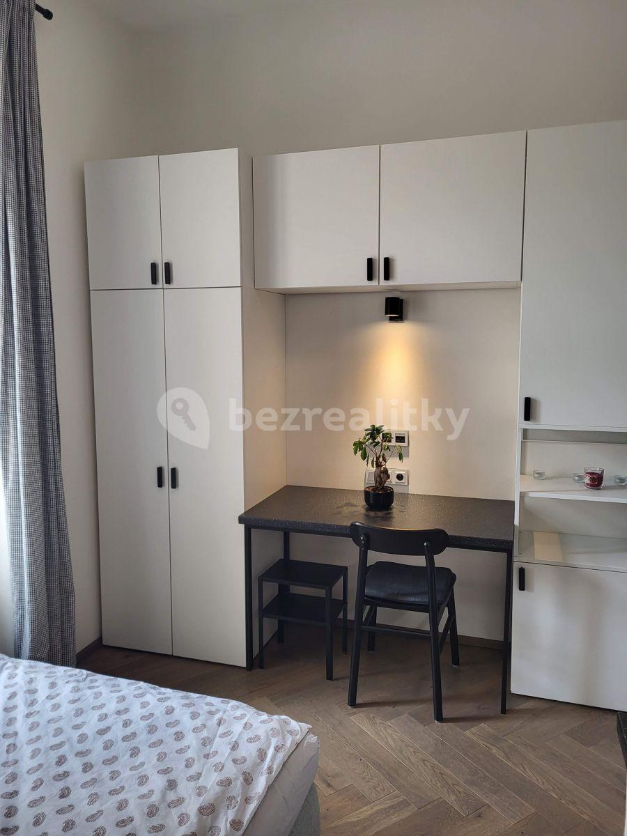 Pronájem bytu 1+kk 25 m², Lípová, Praha, Praha