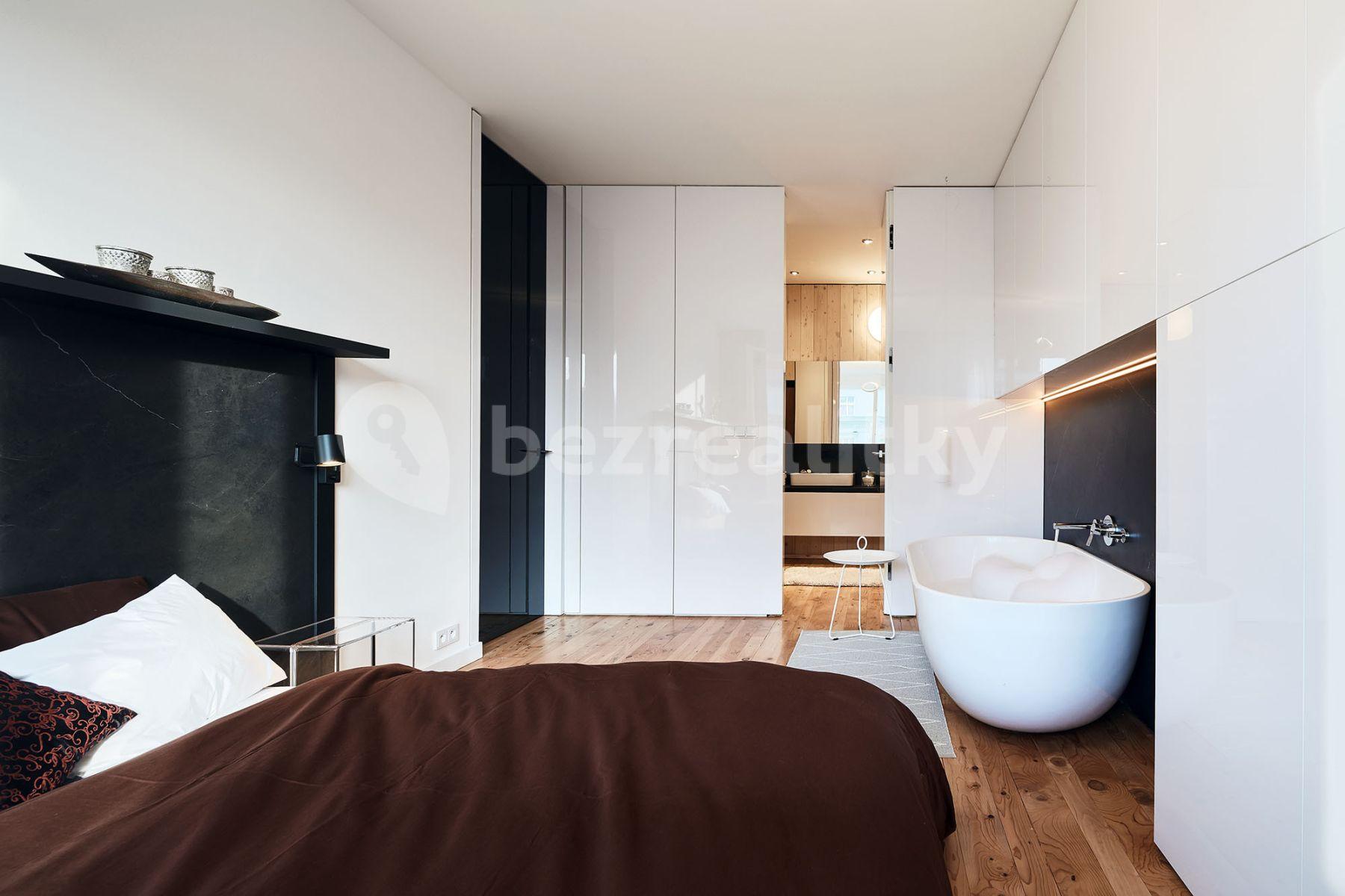 Pronájem bytu 3+kk 105 m², Lodecká, Praha, Praha