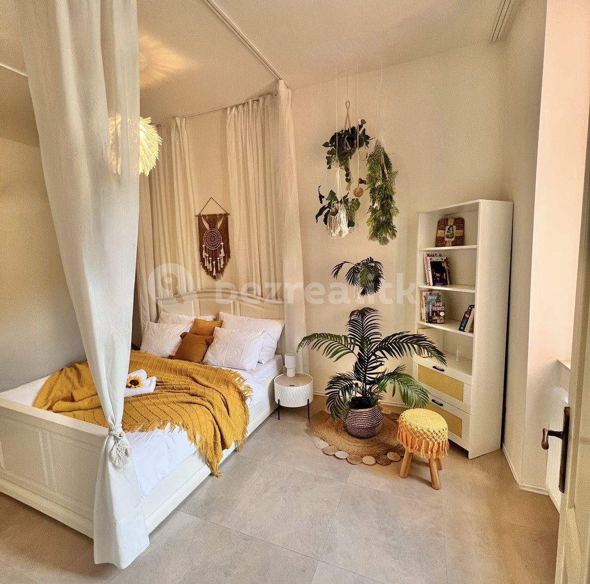 Pronájem bytu 2+kk 45 m², Legerova, Praha, Praha