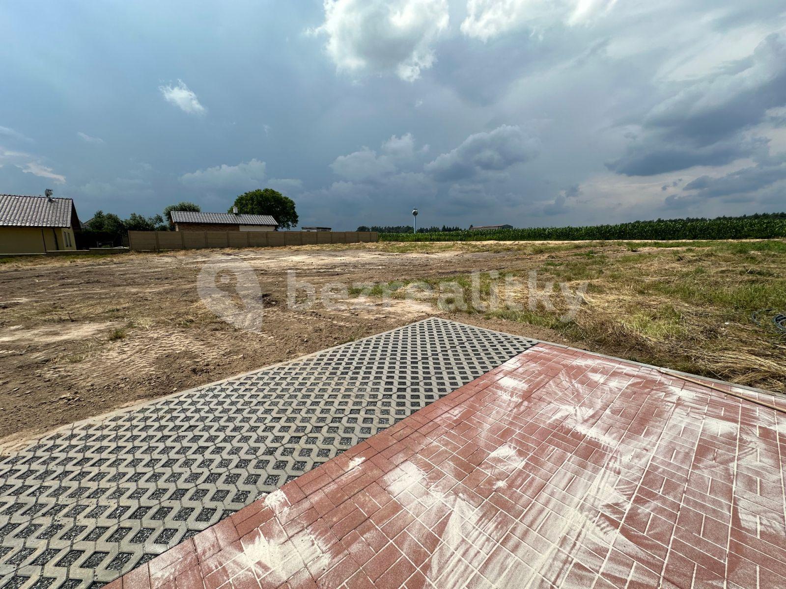 Prodej pozemku 1.051 m², Plužná, Středočeský kraj