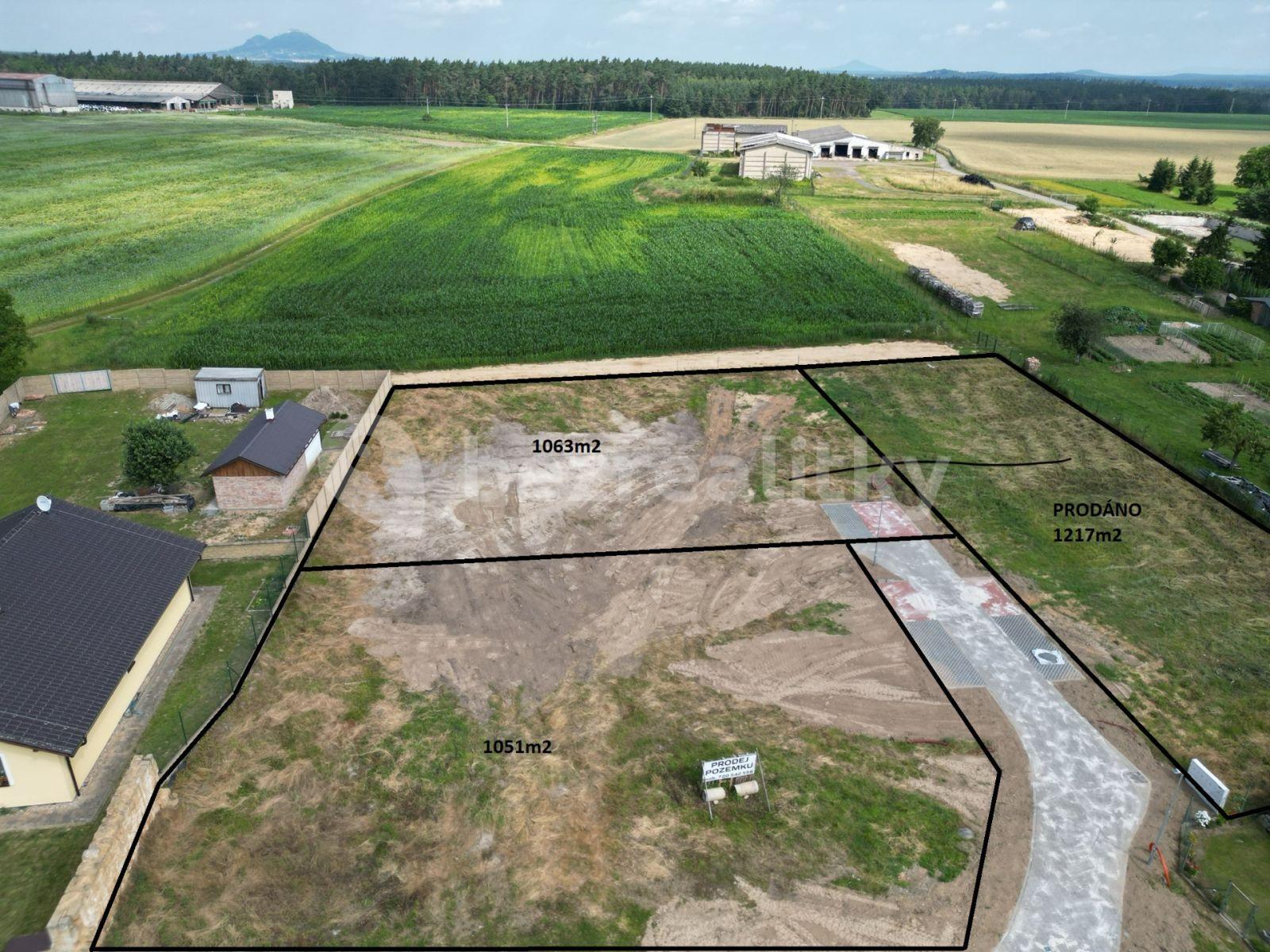 Prodej pozemku 1.051 m², Plužná, Středočeský kraj