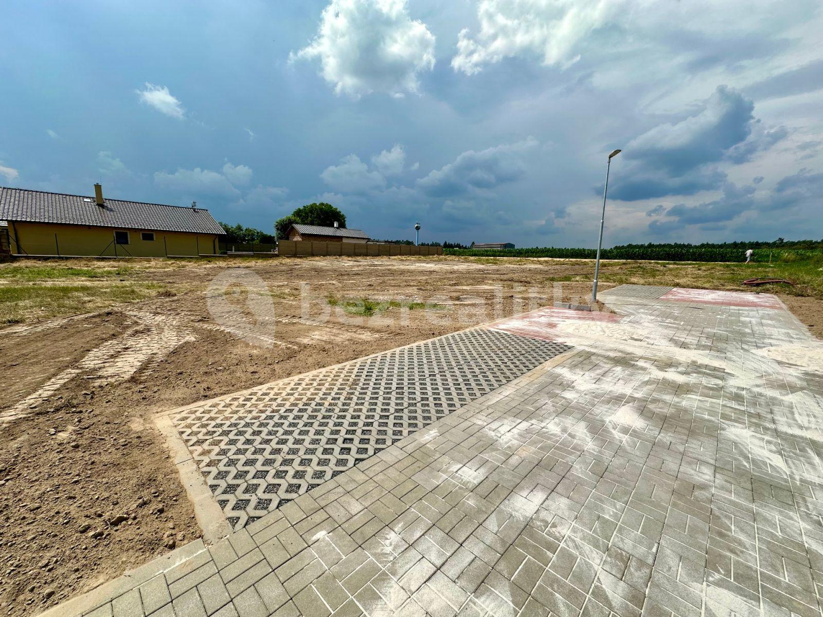 Prodej pozemku 1.051 m², Plužná, Středočeský kraj