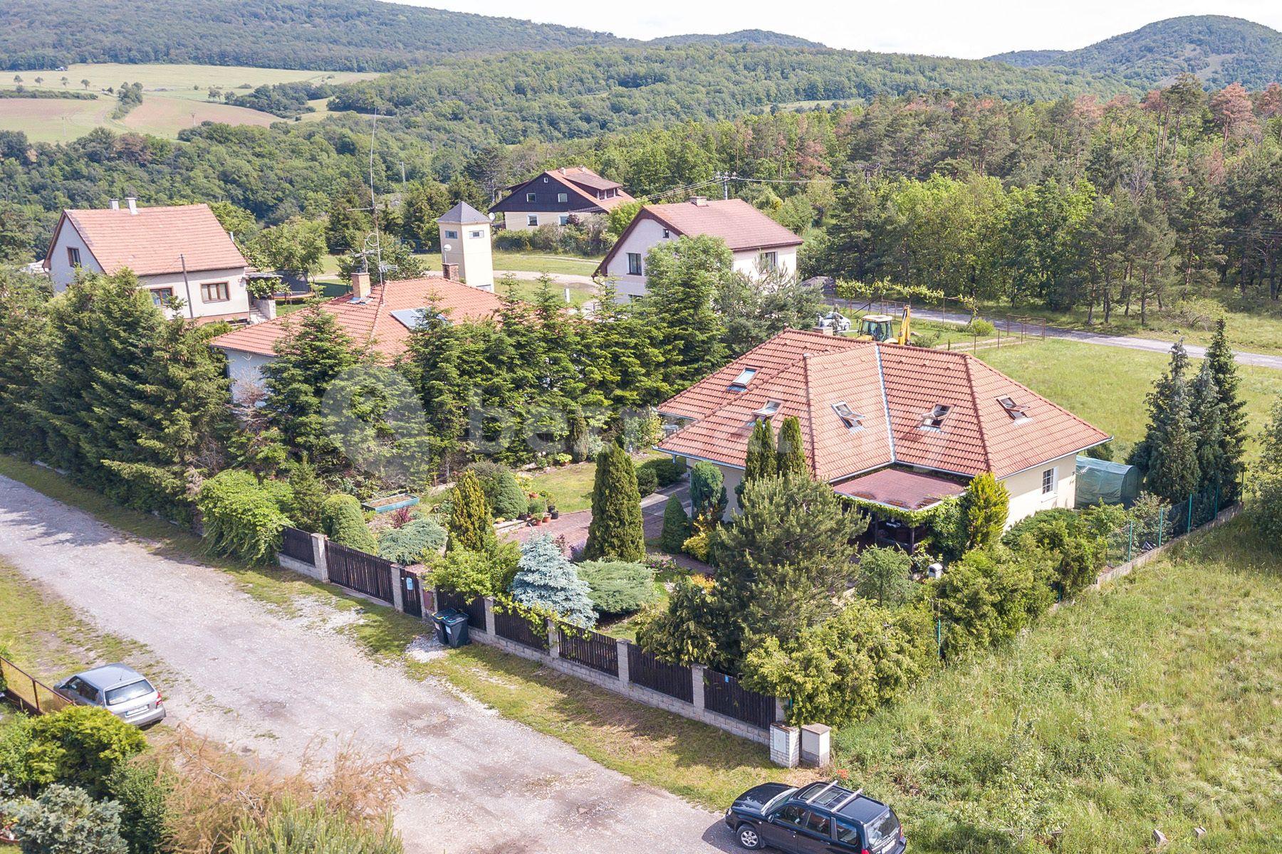 Prodej domu 247 m², pozemek 776 m², Srbsko, Srbsko, Středočeský kraj