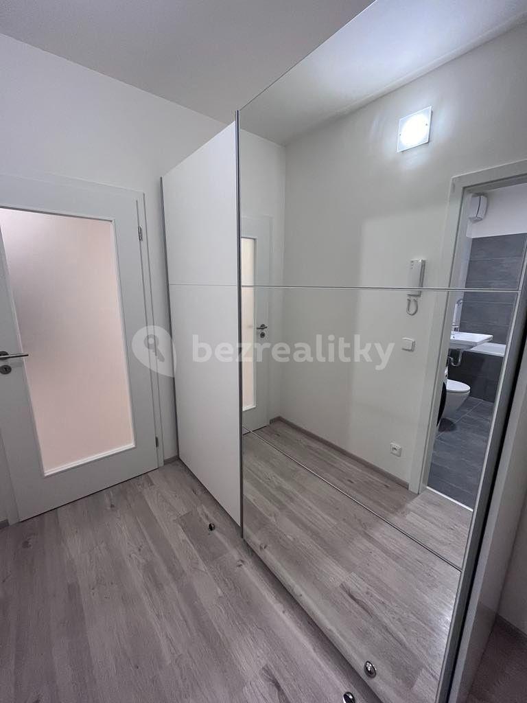 Pronájem bytu 1+kk 30 m², Heřmanická, Praha, Praha