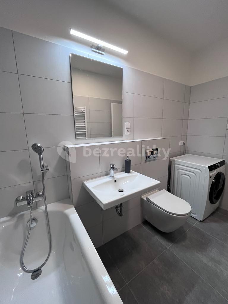 Pronájem bytu 1+kk 30 m², Heřmanická, Praha, Praha