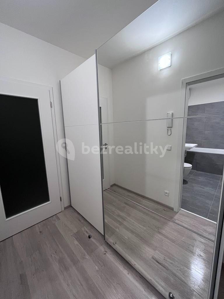 Pronájem bytu 1+kk 30 m², Heřmanická, Praha, Praha