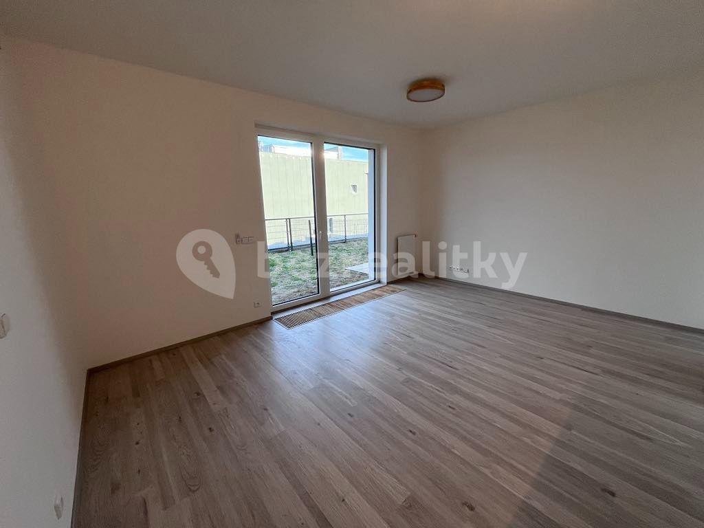 Pronájem bytu 1+kk 30 m², Heřmanická, Praha, Praha