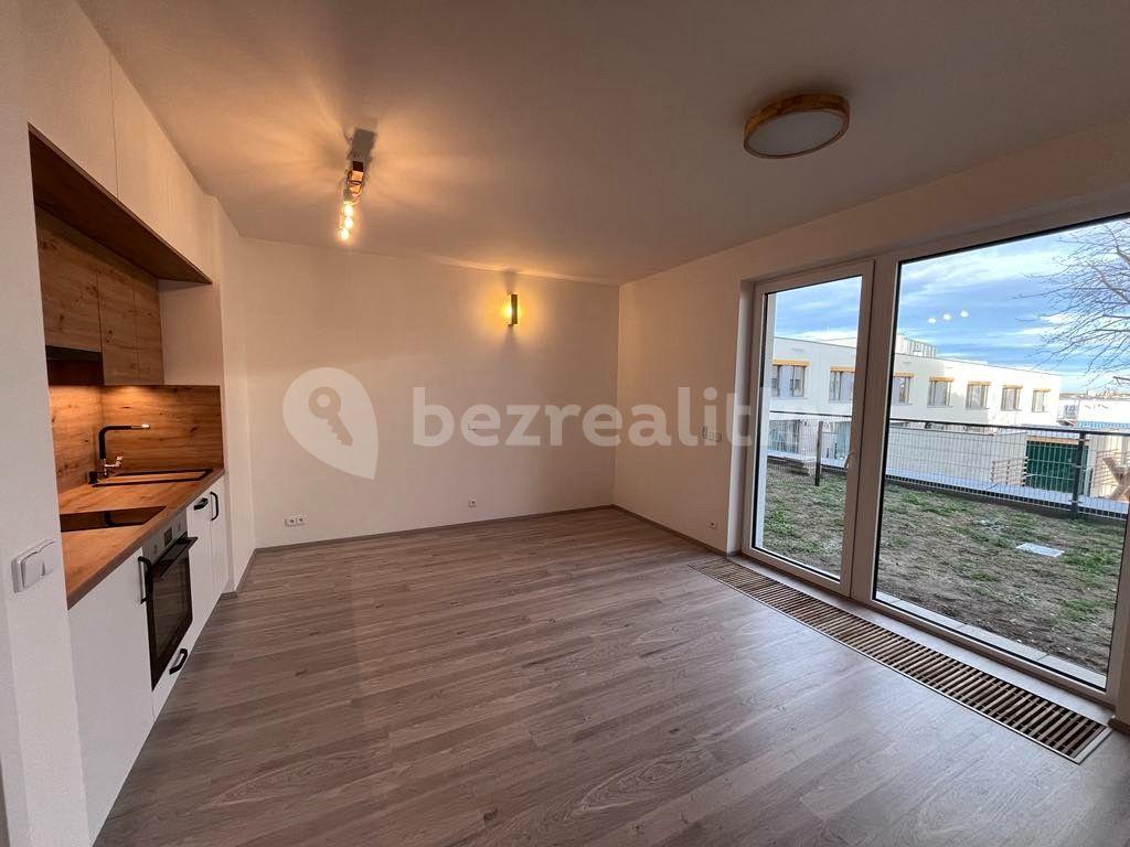 Pronájem bytu 1+kk 30 m², Heřmanická, Praha, Praha