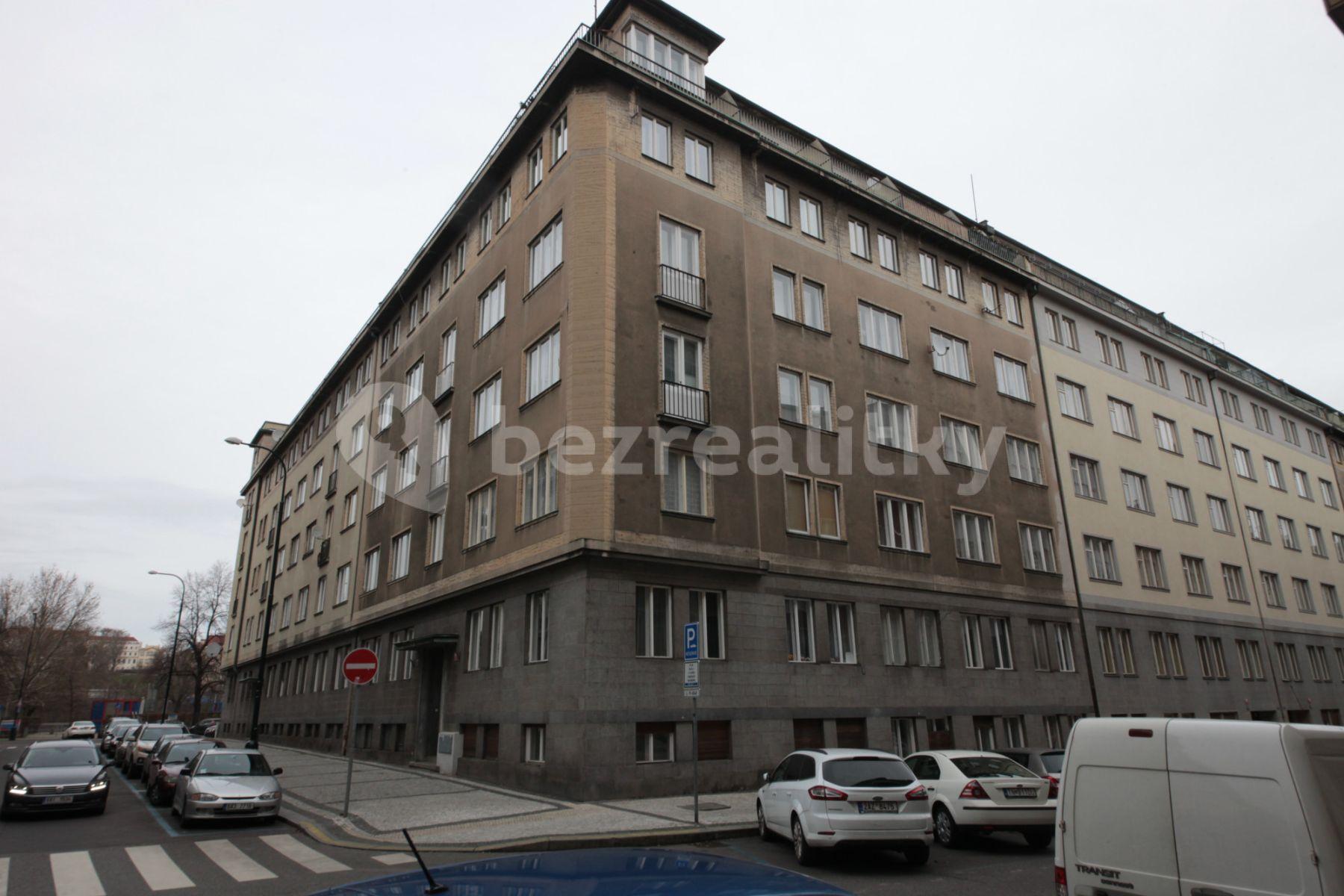 Pronájem bytu 1+1 25 m², U Nemocenské pojišťovny, Praha, Praha